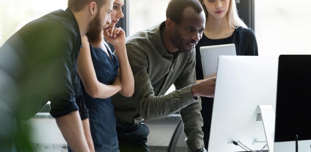 group-of-young-businesspeople-in-meeting-at-office_web